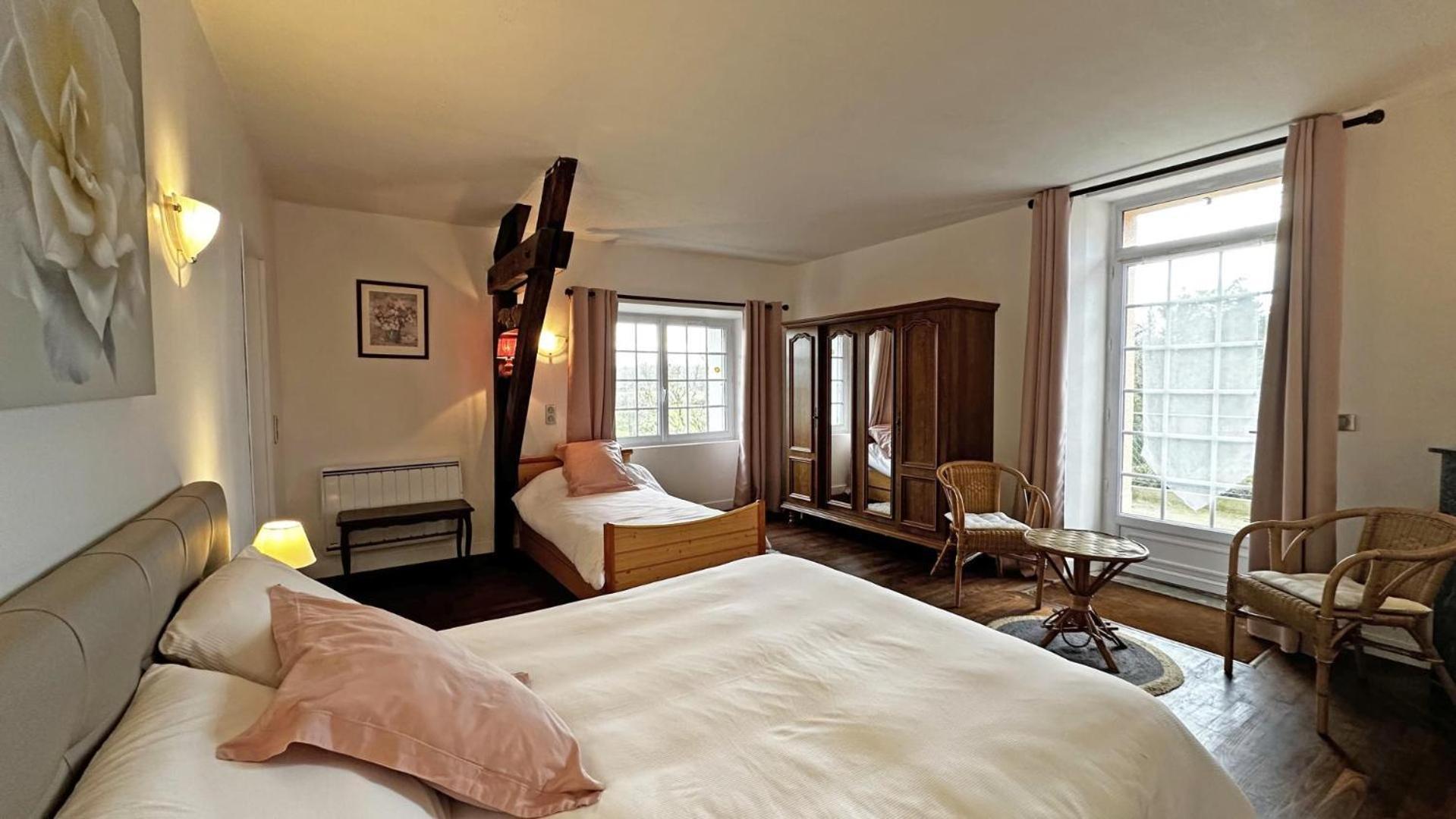 ベシーヌ・シュル・ガルトンプ Chez Doussaud Bed & Breakfast エクステリア 写真