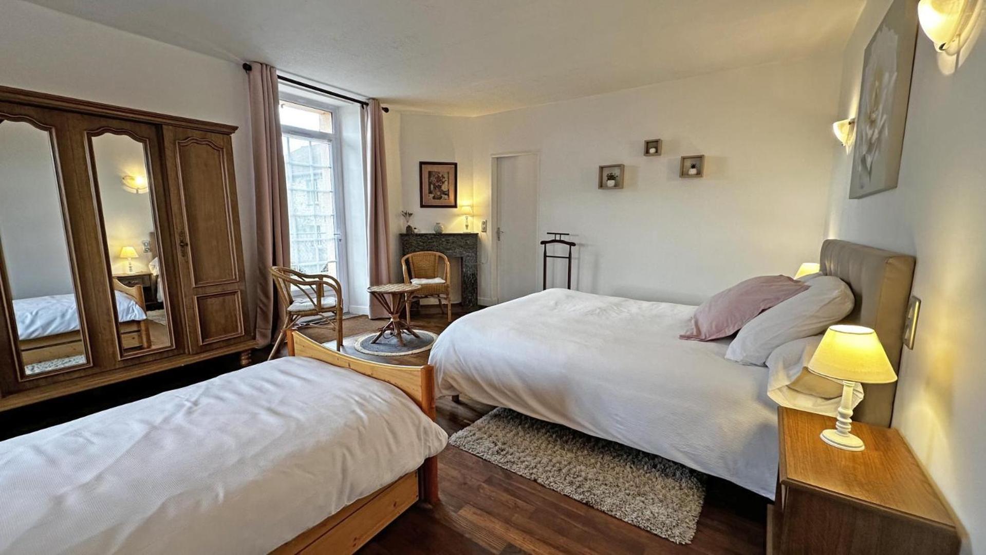 ベシーヌ・シュル・ガルトンプ Chez Doussaud Bed & Breakfast エクステリア 写真